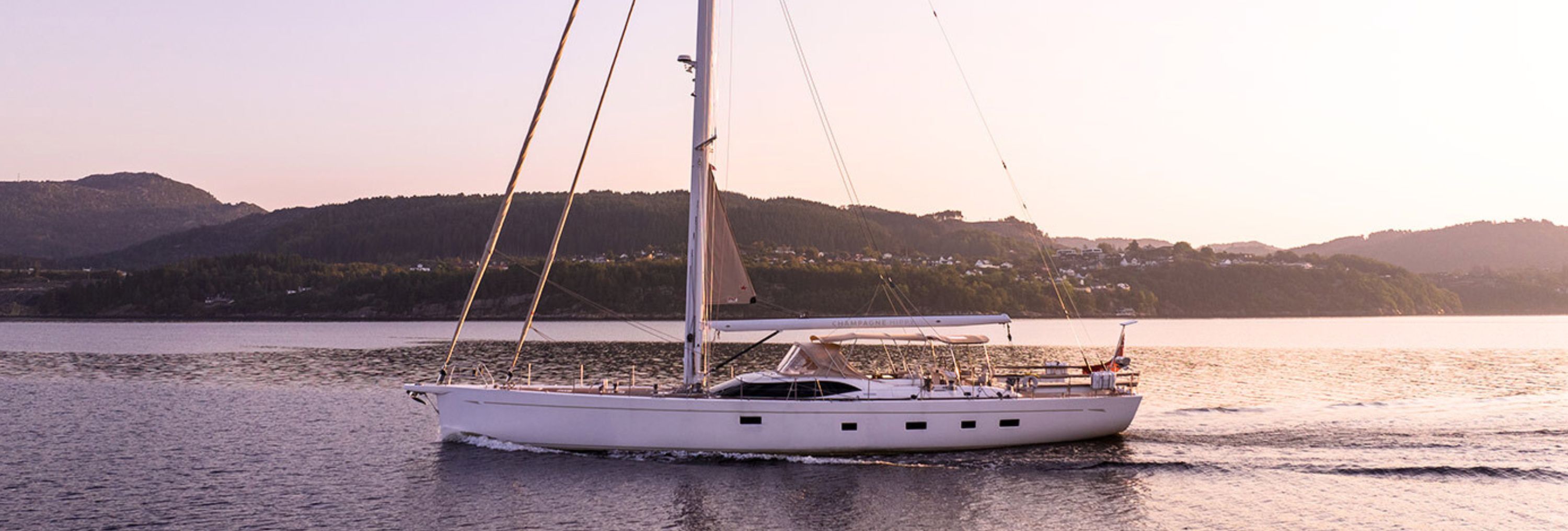 Oyster 825  CHAMPAGNE HIPPY : Nouvelles photos disponibles !